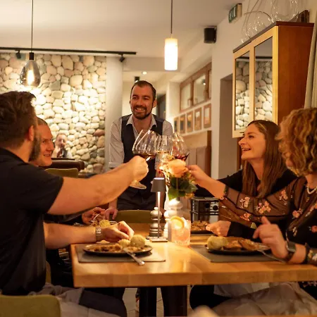 ホテル Tennenwirt